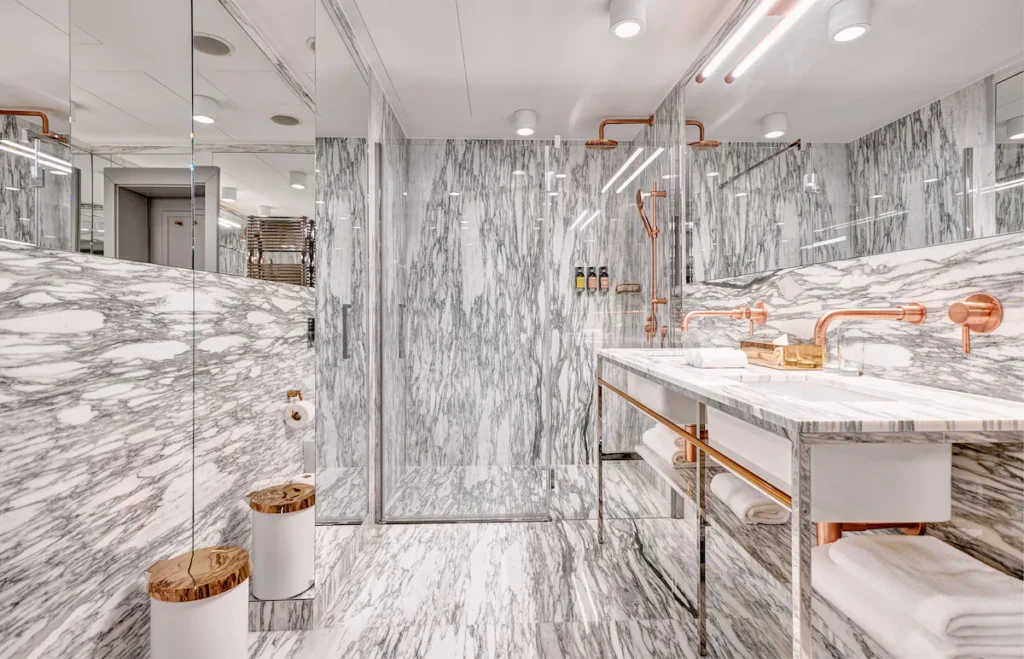 bugnatese-progetto-h15-luxury-palace-hotel Rubinetteria Bugnatese progetto H15 Luxury Palace Hotel Cracovia ambiente bagno, serie Kobuk in rame