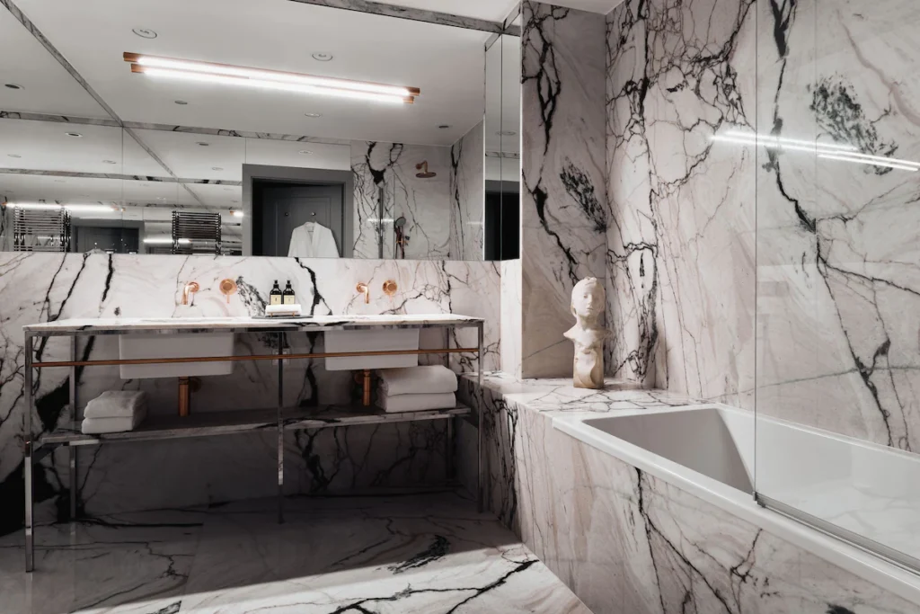 bugnatese-progetto-h15-luxury-palace-hotel Rubinetteria Bugnatese progetto H15 Luxury Palace Hotel Cracovia ambiente bagno, serie Kobuk in rame