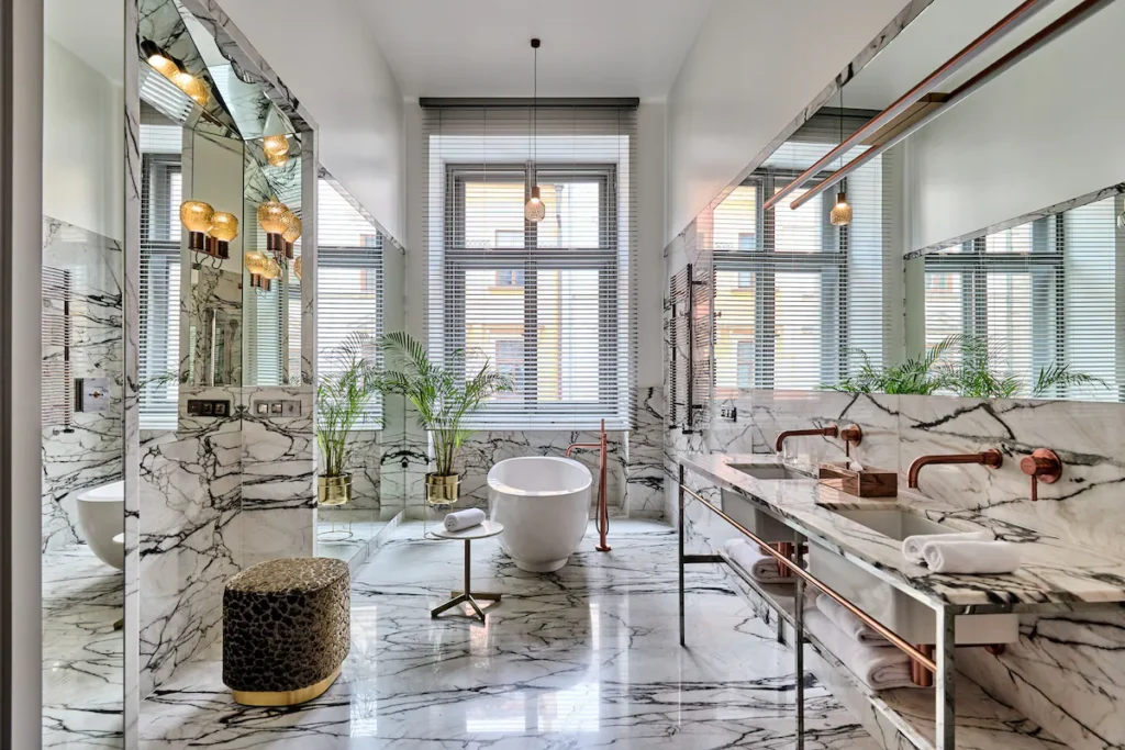 bugnatese-progetto-h15-luxury-palace-hotel Rubinetteria Bugnatese progetto H15 Luxury Palace Hotel Cracovia ambiente bagno, serie Kobuk in rame