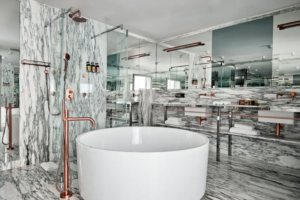 bugnatese-progetto-h15-luxury-palace-hotel Rubinetteria Bugnatese progetto H15 Luxury Palace Hotel Cracovia ambiente bagno, serie Kobuk in rame